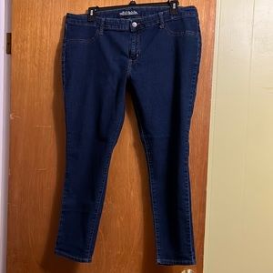 20W R Jegging jeans. 27 1/2” inseam. Fake front pockets.